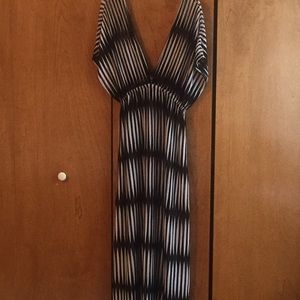 Long black and white one size lounge gown